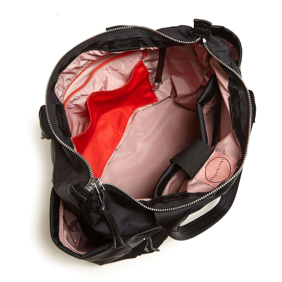 バックティリーバッグの内側のピンクと赤
