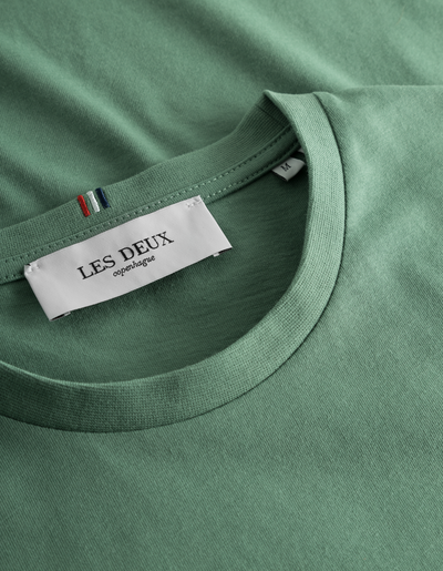 Les Deux MEN Encore T-Shirt T-Shirt 552201-Dark Ivy Green/White