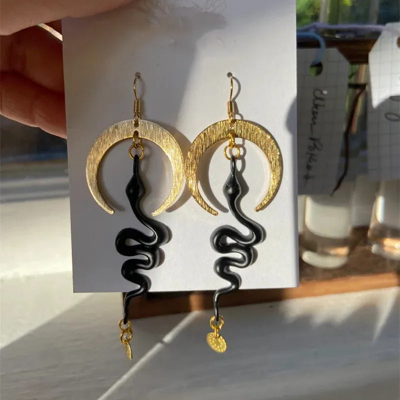 Boucles d'oreille serpent noir et lune dorée witchcraft Noir et or