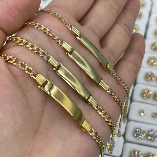Customised Charm Bracelet 🤗😍❤️ bracelets 🧿 ❌NO COD❌ DM TO ORDER 🤗☺️ . .  #earrings #jewelleryindia #crystalbracelets…