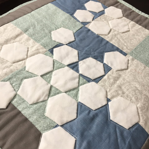 Hexagon Snowflake Mini Quilt