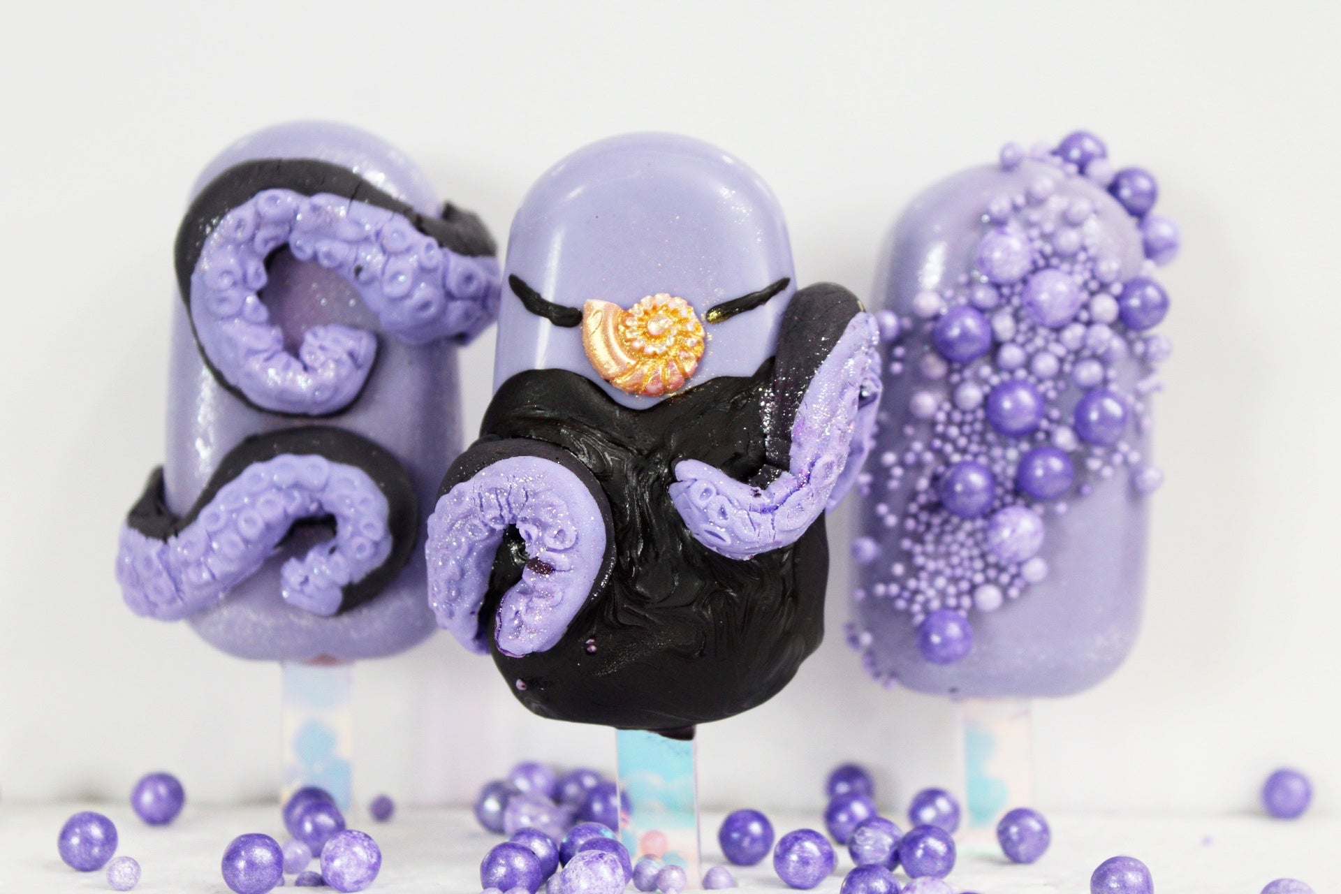 Vannesa Ramirez, Bakell Brand Ambassador | Edible Macaron Art | Baking & Macarons | Bakell.com Macaron Art | Edible Luster Dust & Edible Glitter Macaron Cookie Paint | Luster Dust Macaron Paint | Luster Dust Paint | Bakell