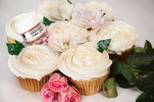 white cupcake bouquet with edible glitter | bakell.com