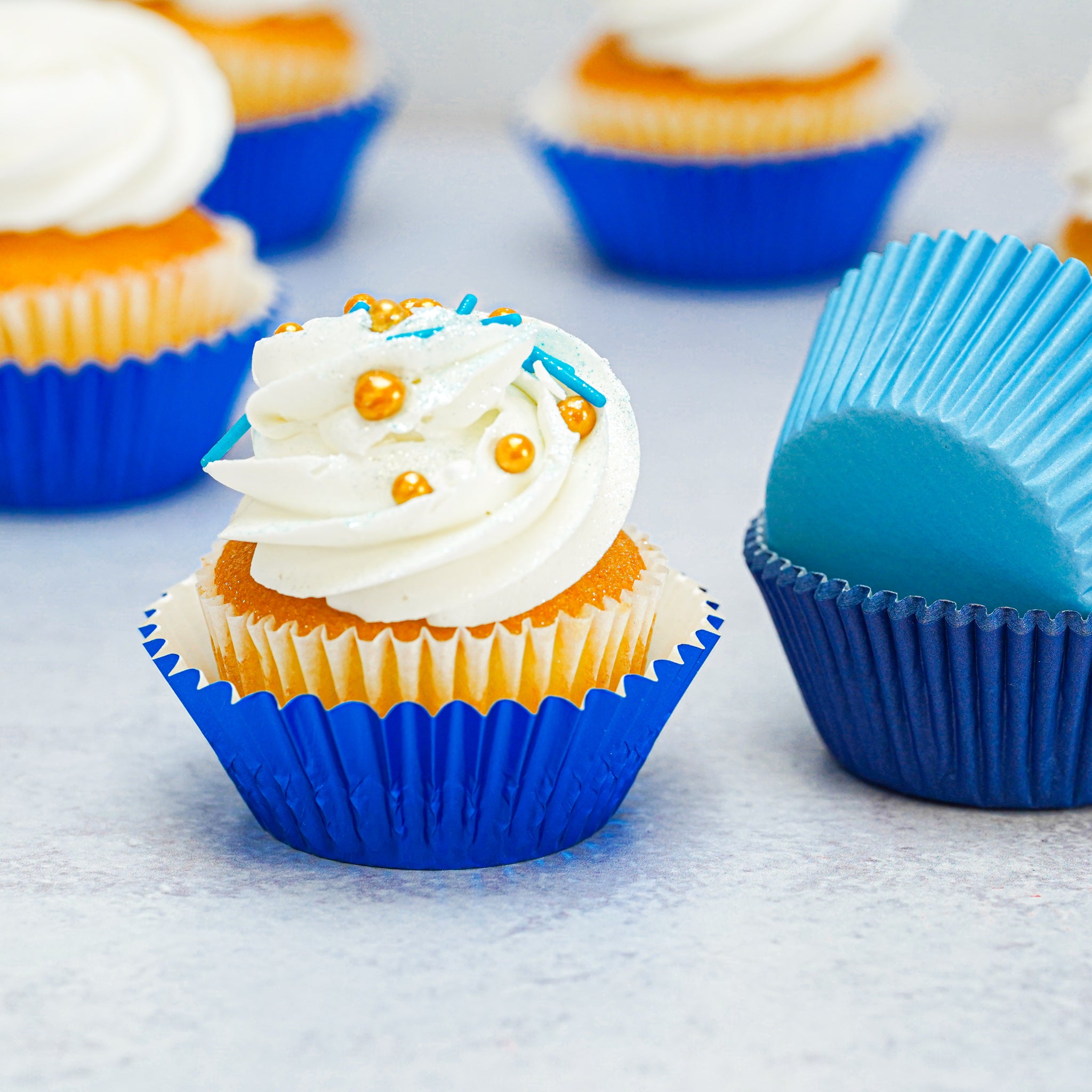 https://cdn.shopify.com/s/files/1/2989/6066/t/33/assets/hanukkah-cupcakes-3-1670460303265.jpg?v=1670460328