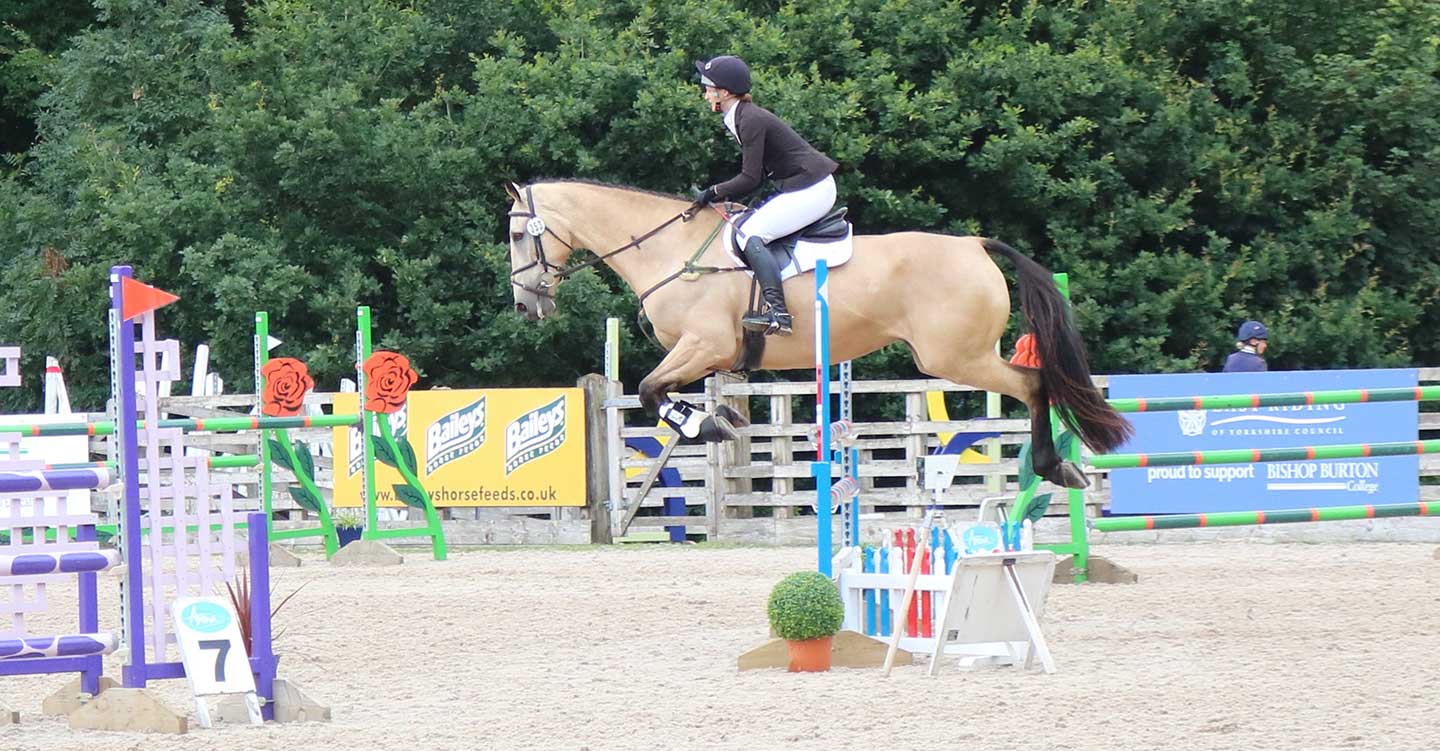 charlotte jumping at the horse trial championships