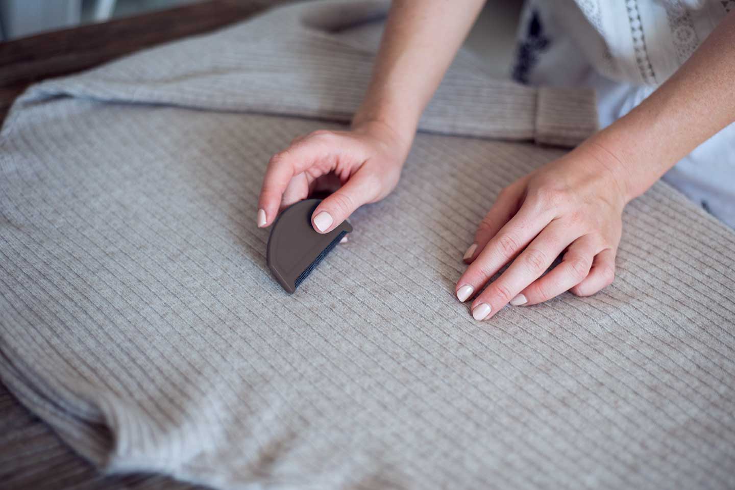 depilling a cashmere jumper with a cashmere comb