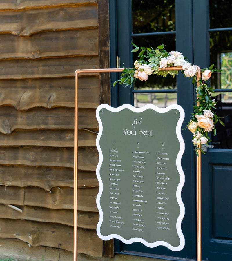 Guide to wedding seating charts by Lily & Roe Co.