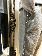 Load image into Gallery viewer, Stud Magic Trousers 3476
