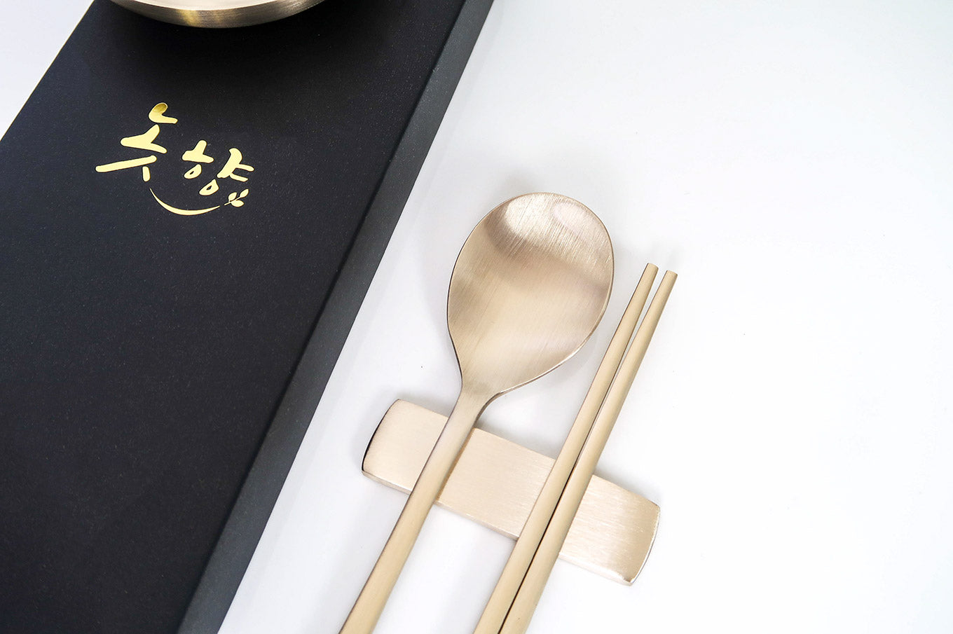 LEESAGEUM Korean Classic Yugi Brassware Spoon + Chopstick Set