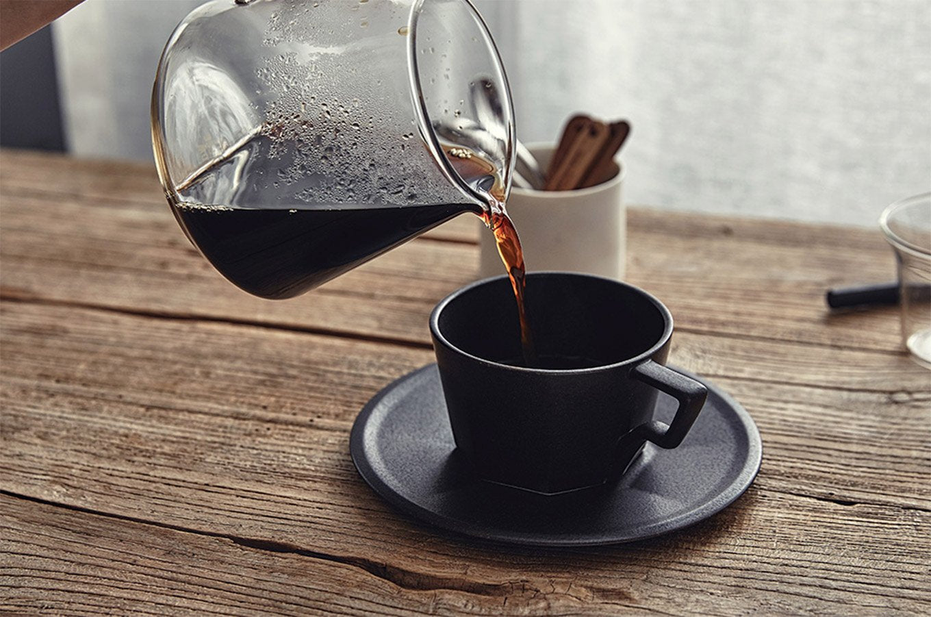 https://cdn.shopify.com/s/files/1/2995/2038/t/8/assets/pf-692f6d1f--Kinto-CoffeeCups-Black.jpg?v=1585119967