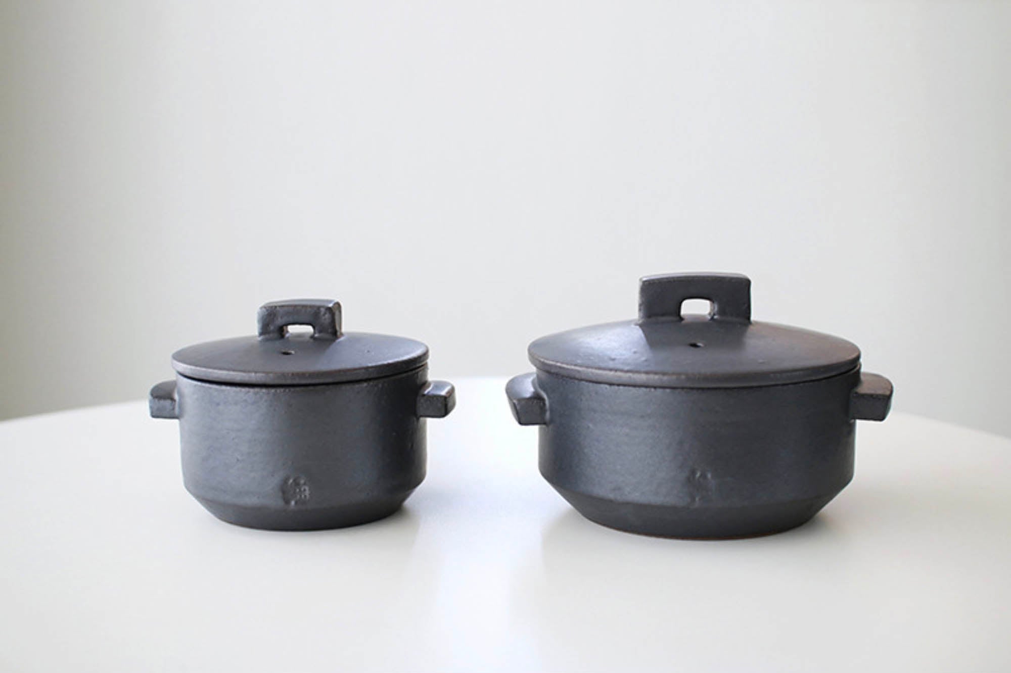 Tackaon Navy Ttukbaegi (Korean Clay pot) with Steamer Set - The Shim Project