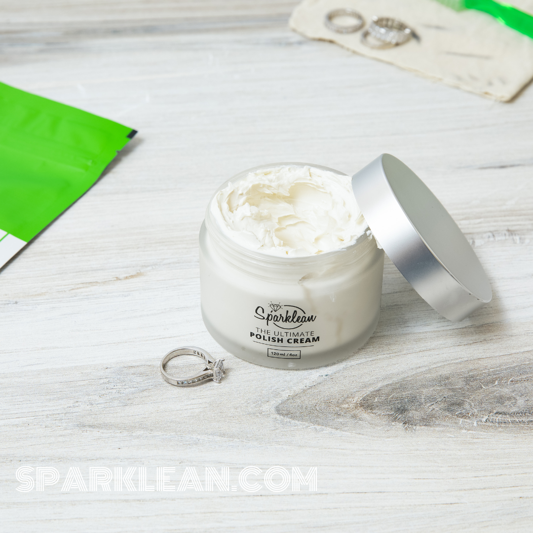 Sparkle on the go! ✨💎 Get a FREE cleaning kit with any purchase and a