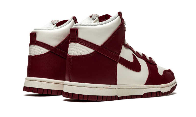 nike dunk sail red