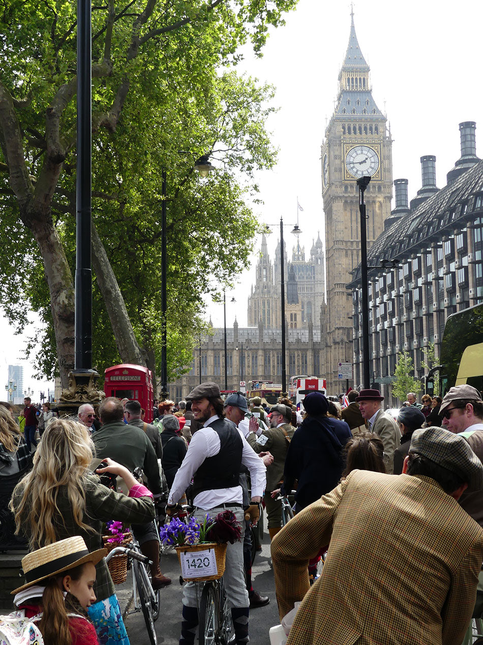 2017 Tweed Run riders grouped together with Big Ben in the background.