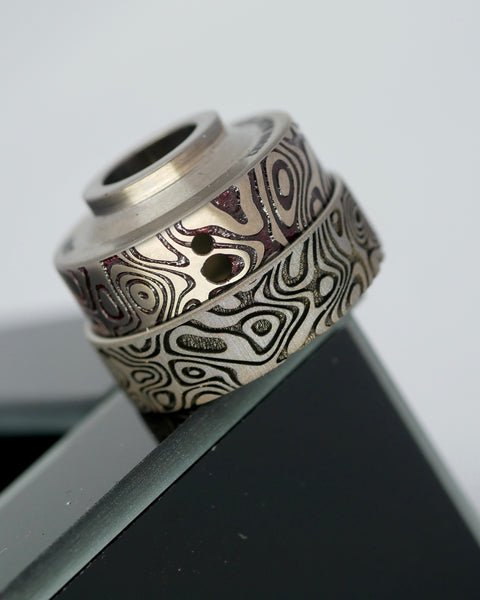 Damascus Beauty ring and Venna cap engraved by Laser Custom Works is available on Divavap.com