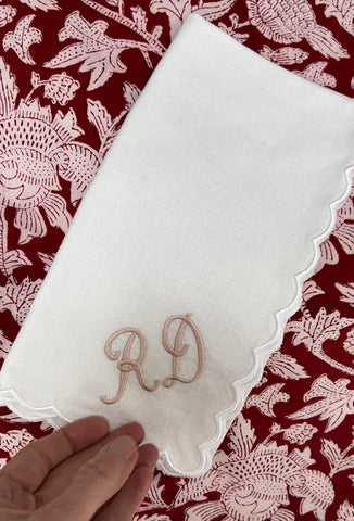 Scallop napkins with monogram in Handy Script font