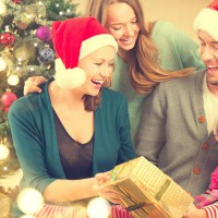 Christmas_holiday_gift_family_happiness_happy_pic