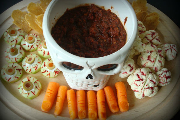 ForkandBeans_Creepy_Platter_salsa_halloween_fun_recipes_carrots_pic