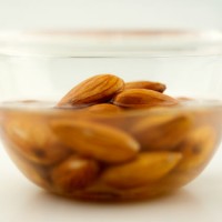 almonds_soak_wet_water_nuts_pic