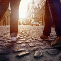 friends_pants_shoes_people_cobblestones_walk_city_old_fun_travel_pic