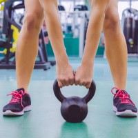 kettlebell_swing_exercise_weights_workout_gym_woman_muscle_pic