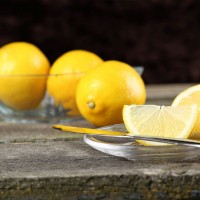 lemons_cut_wood_table_pic