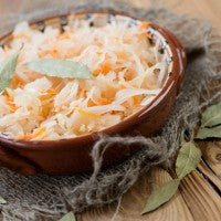 saurkraut_bowl_herbs_pic