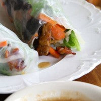 spring_rolls_vegetables_almond_sauce_tempeh_carrots_rice_pic