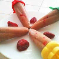 strawberry_horchata_ice_cream_pop_pic