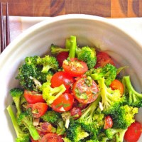 vegan_recipe_broccoli_tomato_salad_half_pic