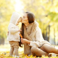 woman_baby_mother_daughter_park_autumn_leaves_pic