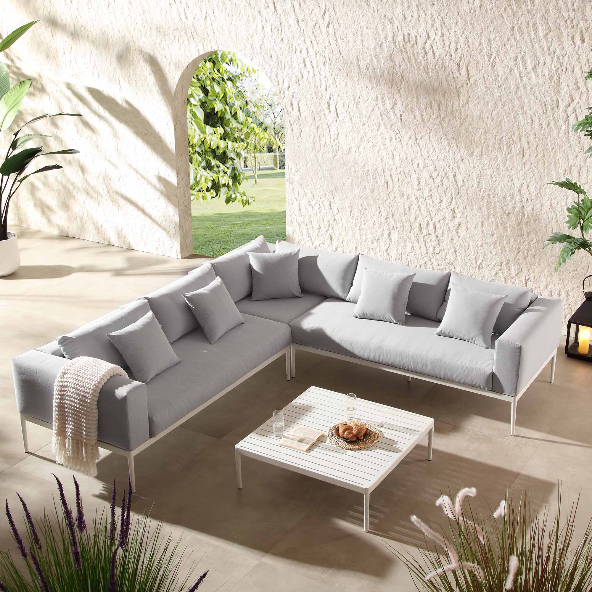 Calabasas Large Outdoor Fabric Aluminium Frame Corner Sofa Set with Coffee Table, Light Grey