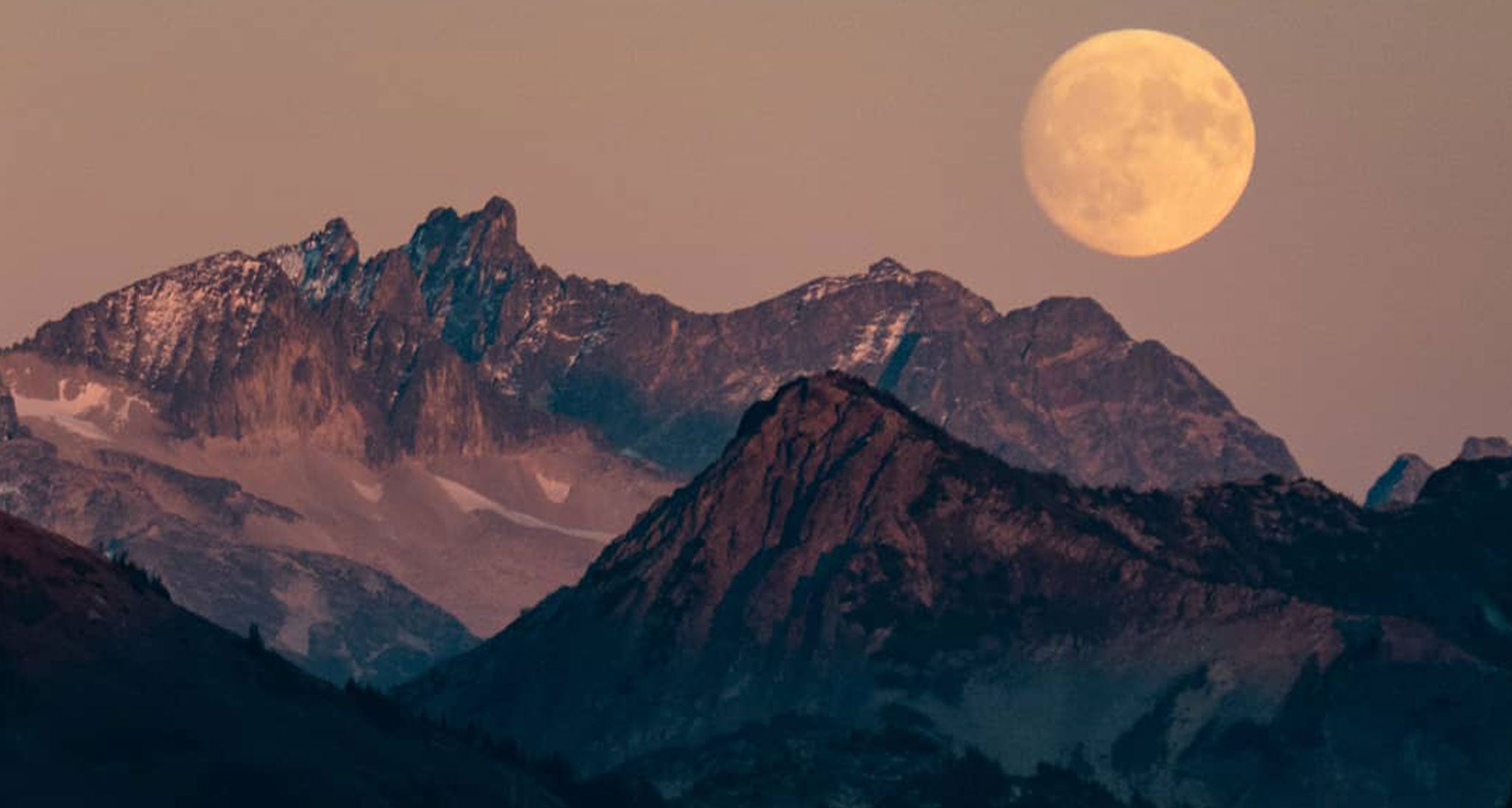 Moonrise over the mountains
