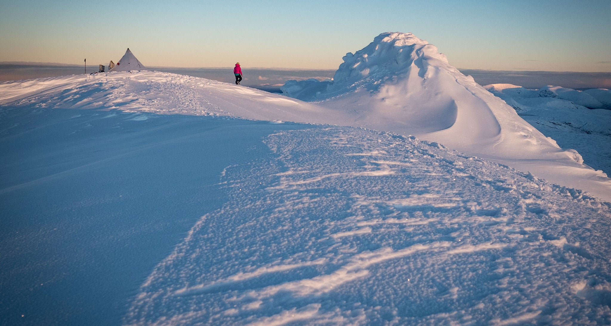 Hiker getting an alpine start