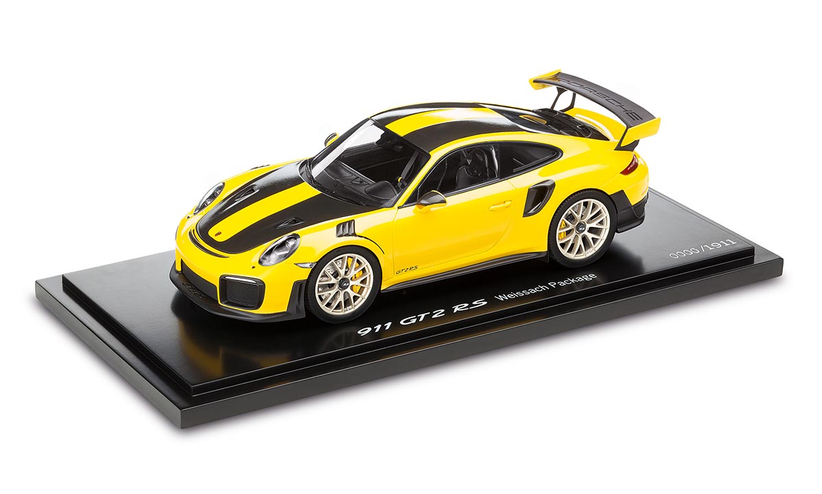 Porsche 911 Gt2 Rs With Weissach Package 118 Model Car Racing Yellow Limited Edition