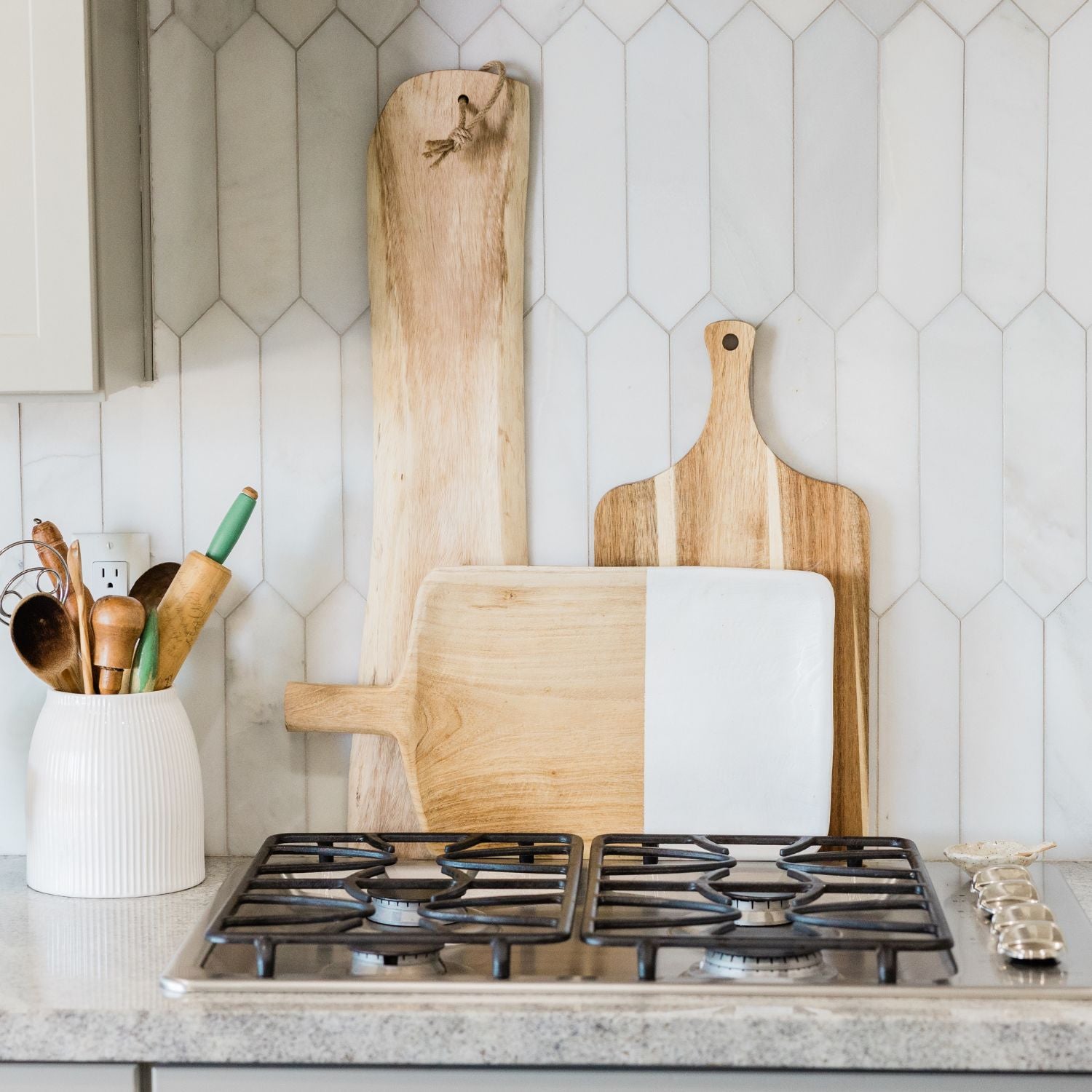 How to Display Cutting Boards on Kitchen Counter - Interior Design