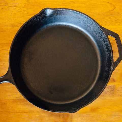 cast iron top view on wooden table