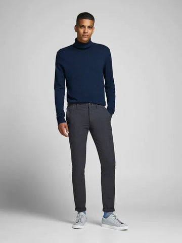 Outfit Inspiration From Spirit; Emil Rollneck with Marco Pants