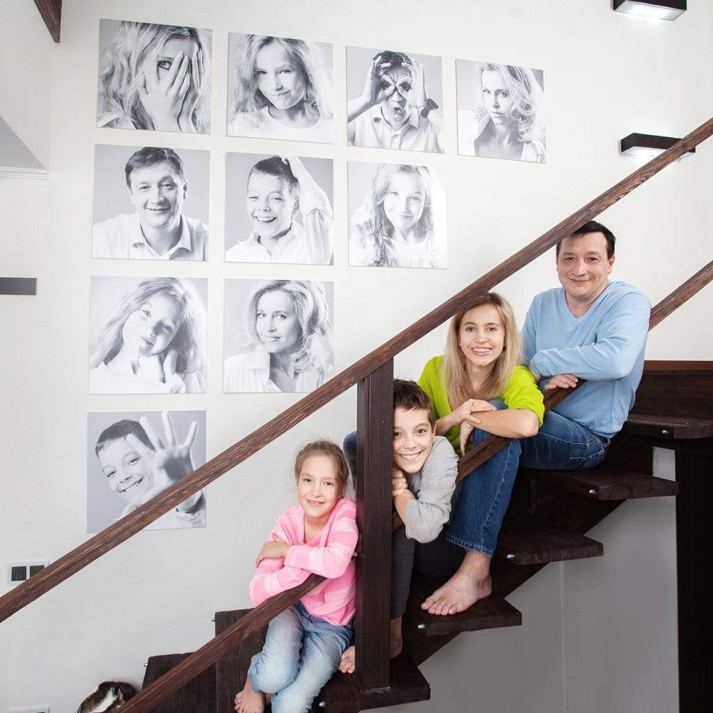 Фотосессия семьи на лестнице