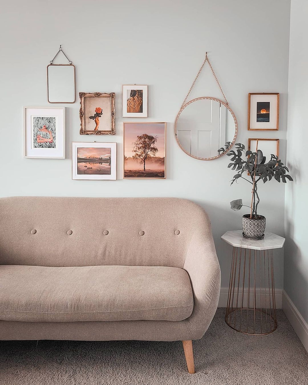 https://cdn.shopify.com/s/files/1/3026/6974/files/nnnance_living_gallery_wall_layout.jpg?v=1614022499