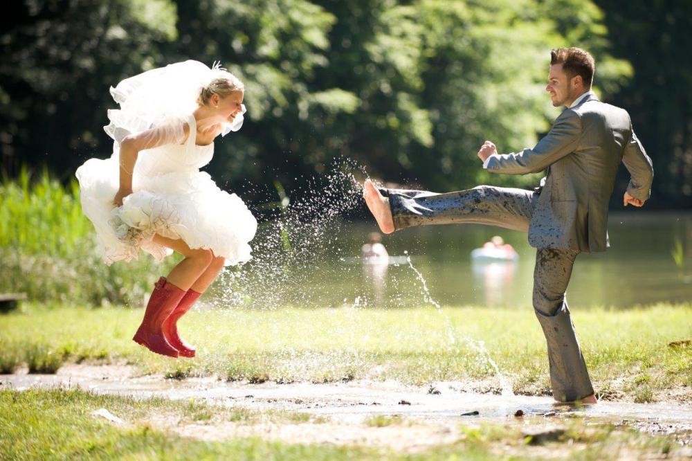 Fun trash-the-dress photo shoot illustrating the rule of thirds in photography