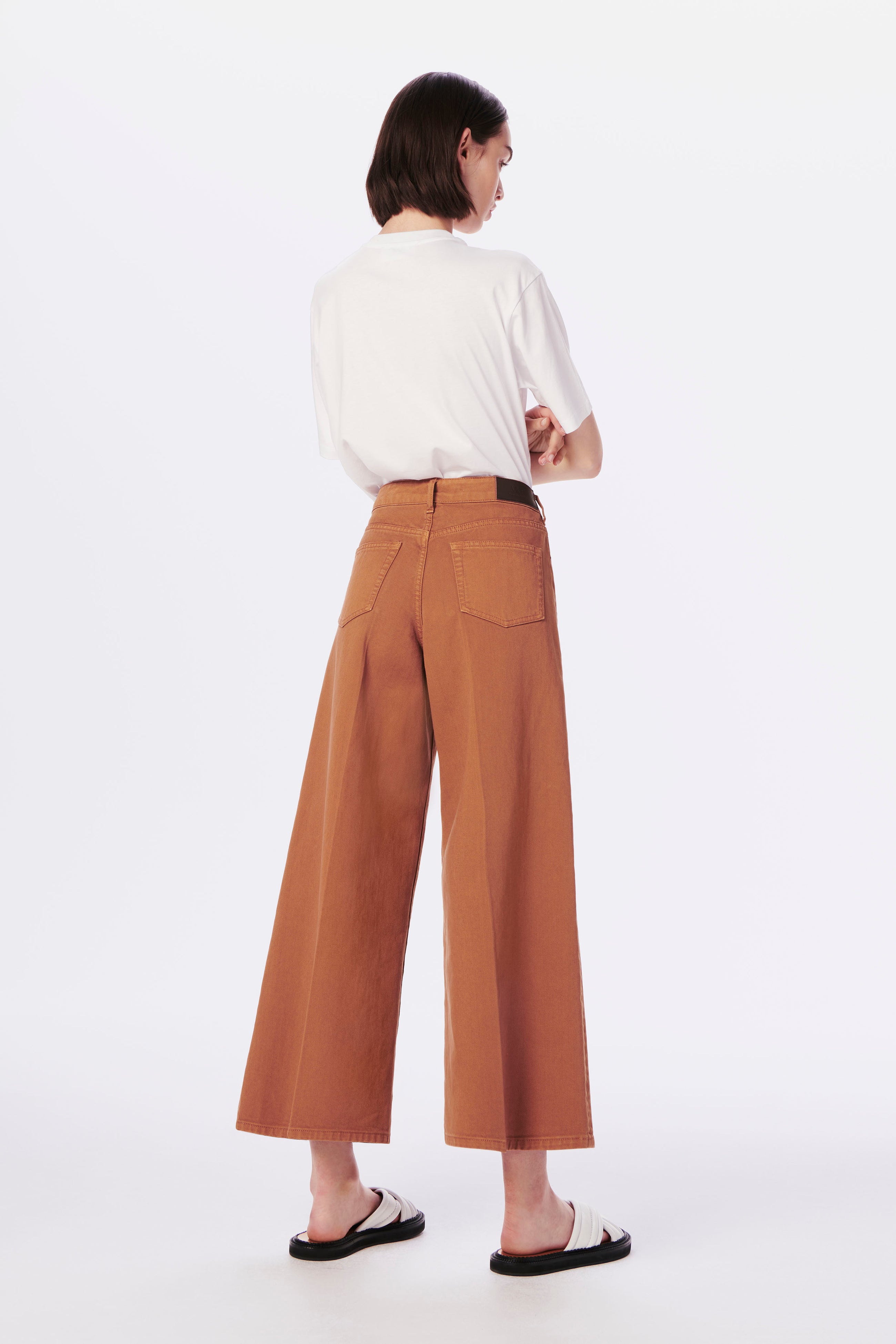 Portland Wide-Leg Jeans in Cinnamon Brown | Victoria Beckham