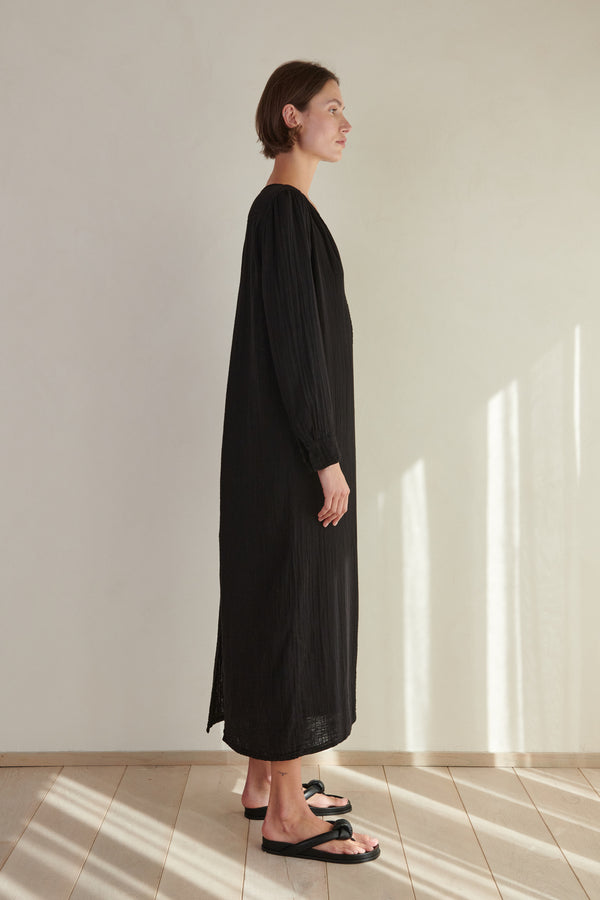 Velvet by Graham & Spencer Stephanie Dress in Black – CoatTails
