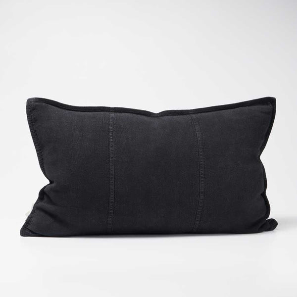 https://cdn.shopify.com/s/files/1/3066/3030/products/eadie-lifestyle-luca-linen-cushion-black-164779_600x600.jpg?v=1687234129