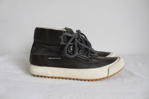 NEW SOME ARE THIEVES GENUINE LEATHER SNEAKERS - SIZE 4