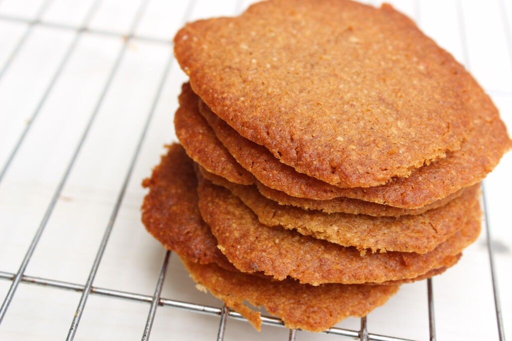 coconut-ginger-biscuits-coconut-merchant