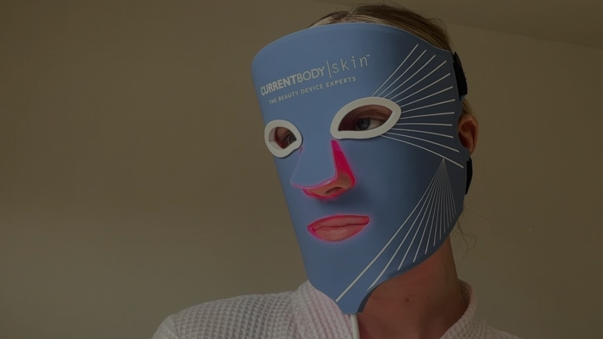 Unboxing your Anti-Blemish LED mask