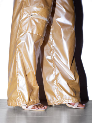 QUANTUM Shell Joggers in Golden Pearl