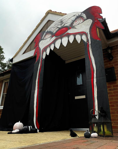 Creepy Clown Halloween entrance decor