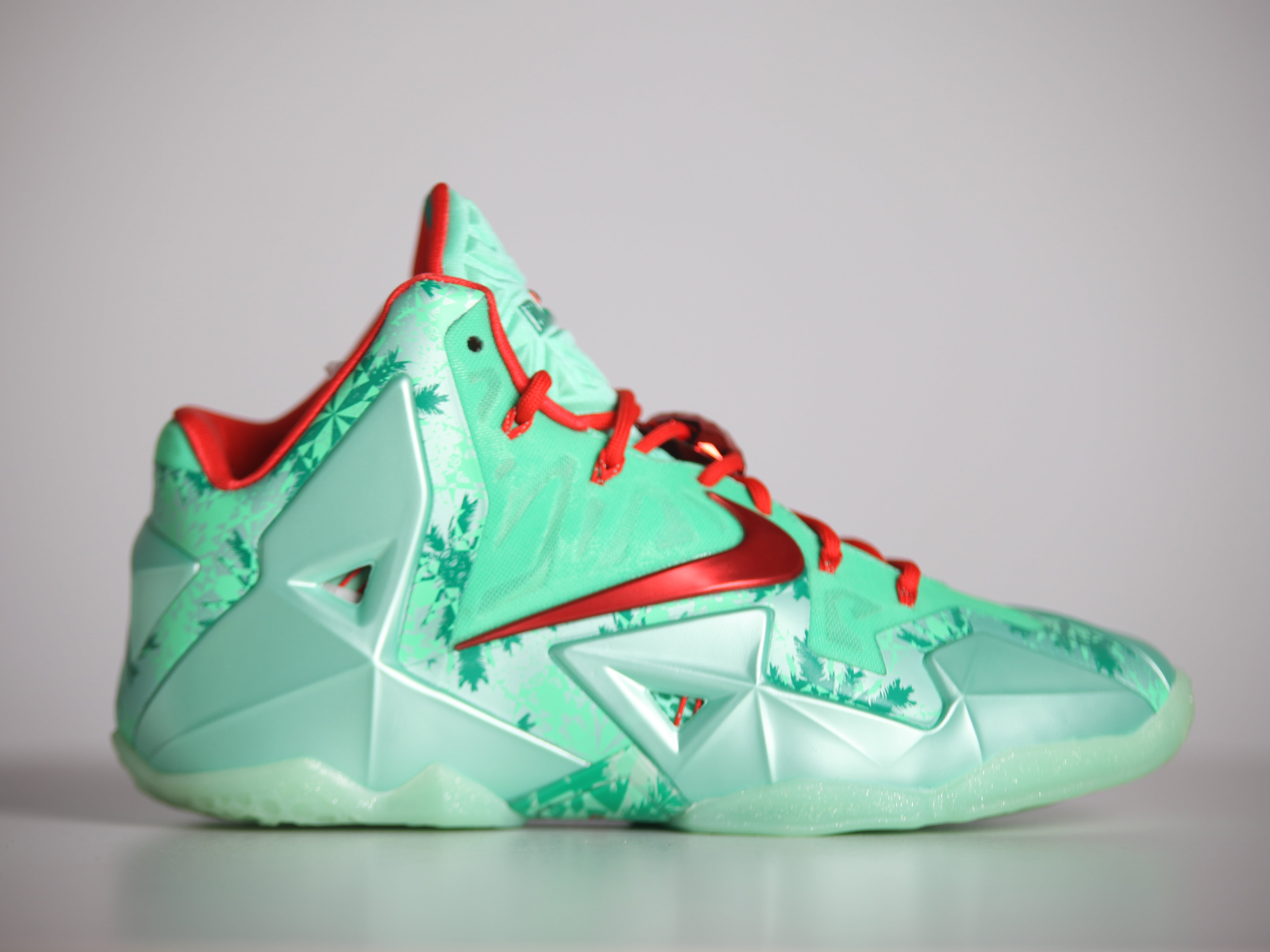 lebron 11 christmas